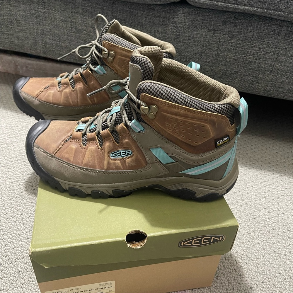 Keen hiking boots -size 11